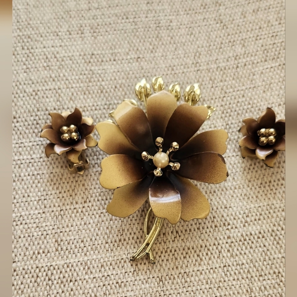 Vintage Coro Set Flower Brooch And Clip Earrings,  Gold Wash And Enamel
